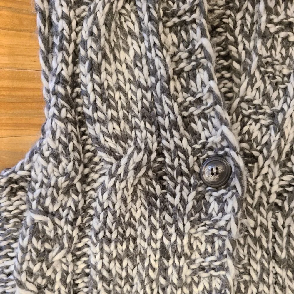 Natural Reflections Women's Hooded Cable Knit Vest Black White Fur Trim S
